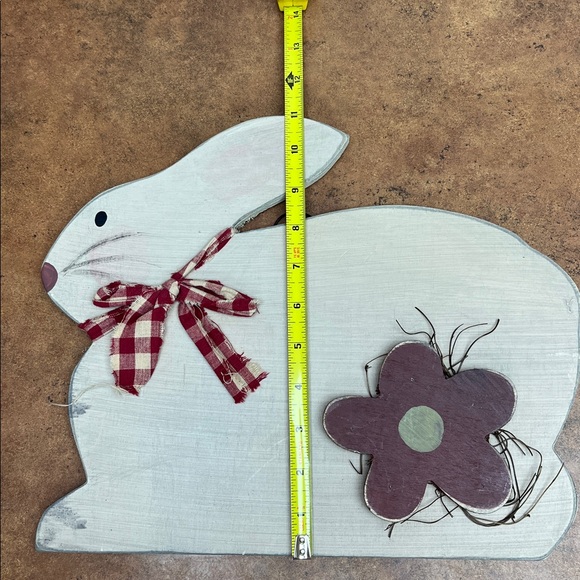Decorative wood flower and wood rabbit. - Picture 3 of 11